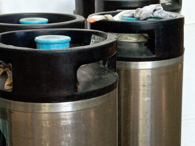 品質が変わるビール樽洗浄｜種類や手順から注意点まで徹底解説のサムネイル